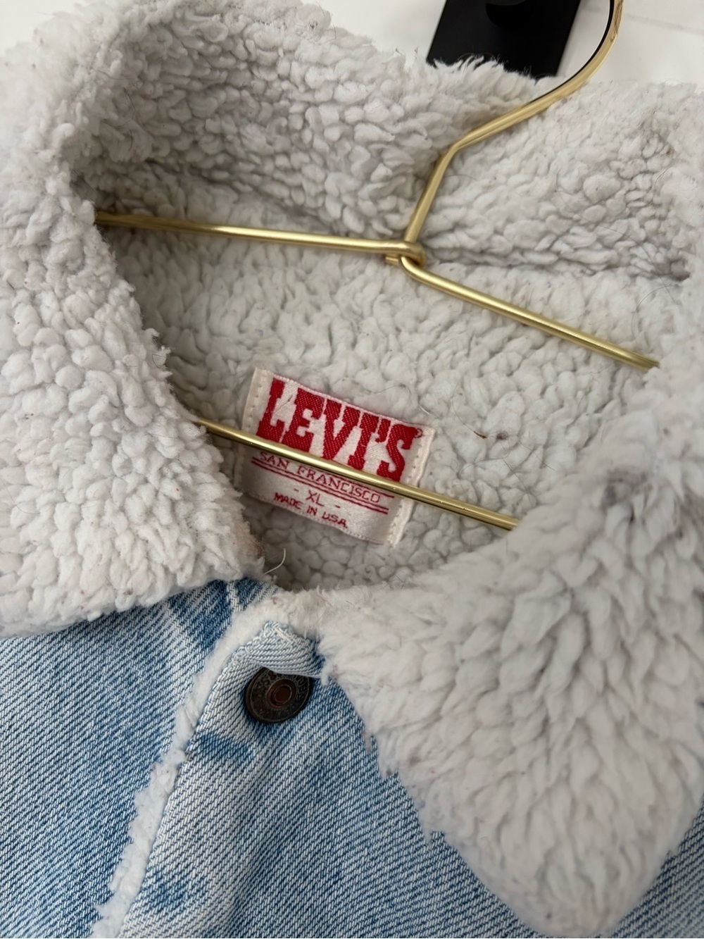 Vintage Levi’s Sherpa Trucker Jacket Made in USA XL Distressed Light Wash Denim - Picture 8 of 14